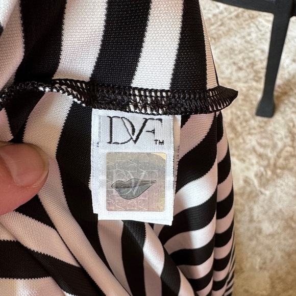 Diane Von Furstenberg Wrap Dress New Julian 2 Striped black & White size 2 - Picture 3 of 13